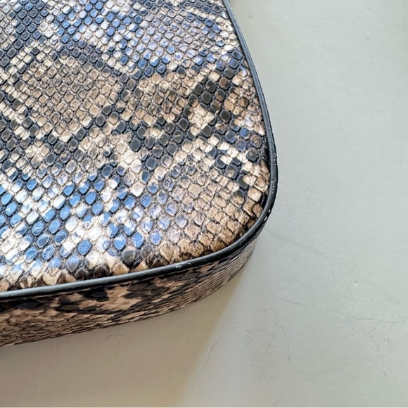 Beautiful Small Snakeskin Patterned Shoulder Bag - Picture 4 of 8